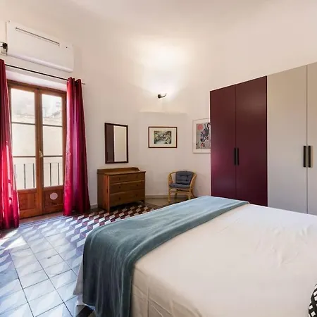 Apartment Live Like A Florentine Next To Santa Croce Square Florence